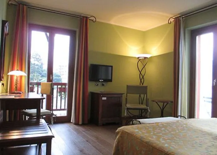 La Darsena Boutique & Restaurant 3* トレメッツォ
