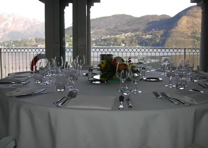 La Darsena Boutique & Restaurant トレメッツォ