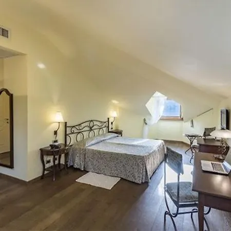 Ξενοδοχείο La Darsena Boutique & Restaurant 3*