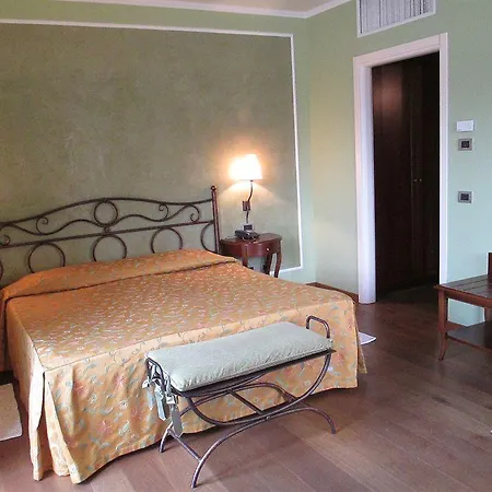 Ξενοδοχείο La Darsena Boutique & Restaurant 3*