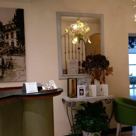 La Darsena Boutique & Restaurant 호텔 트레메쪼