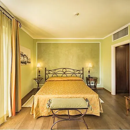 La Darsena Boutique & Restaurant